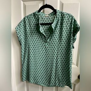 Pleione flowy mint with black “record-like” circles top. Size medium.